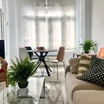 Апартаменты Foodies Location. Surf. Netflix . 3 Bdr