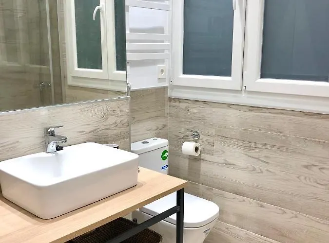 Foodies Location. Surf. Netflix . 3 Bdr Apartment San Sebastian