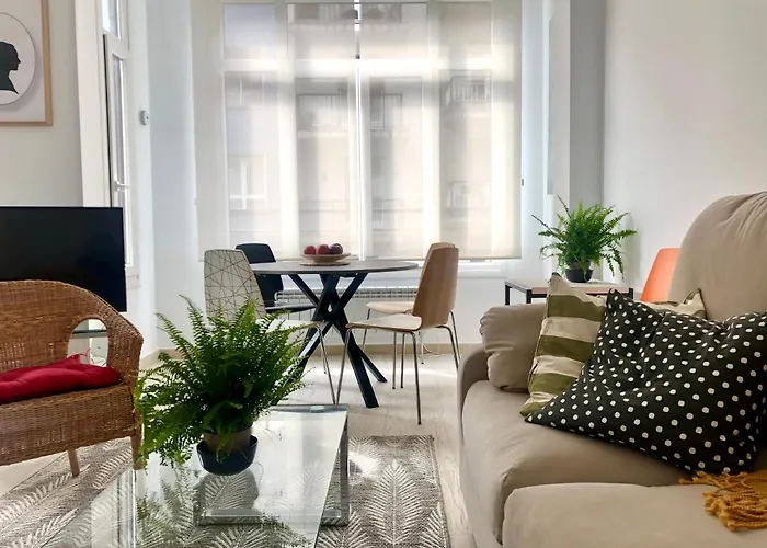 Apartment Foodies Location. Surf. Netflix . 3 Bdr