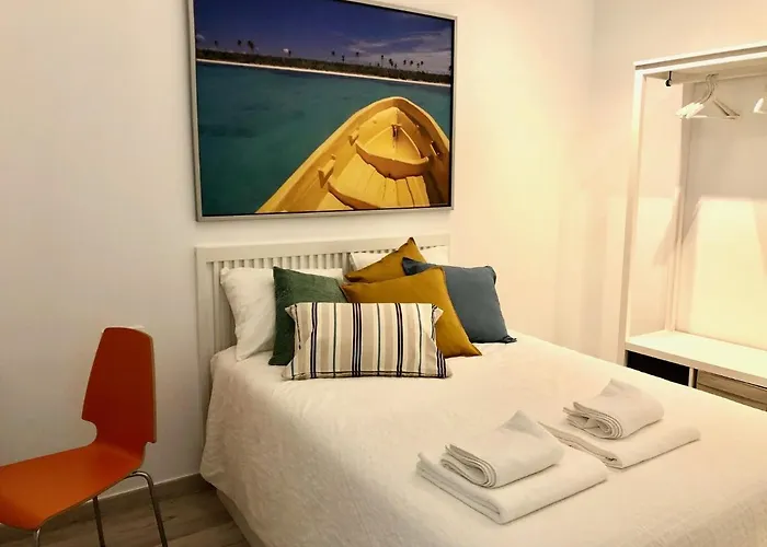 Apartment Foodies Location. Surf. Netflix . 3 Bdr *