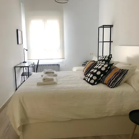 Foodies Location. Surf. Netflix . 3 Bdr *