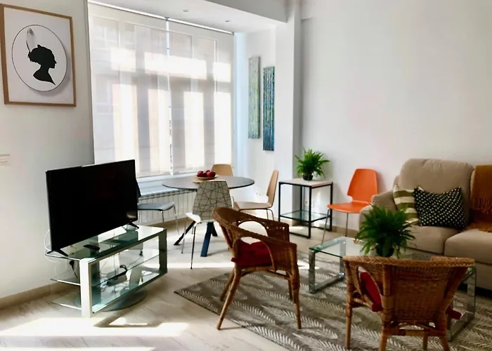 Foodies Location. Surf. Netflix . 3 Bdr Appartement *